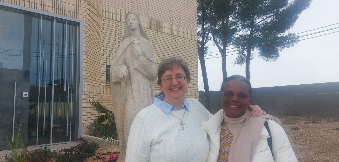 Hnas. Clarice Suchy y Teresa Katumbu en Zaragoza